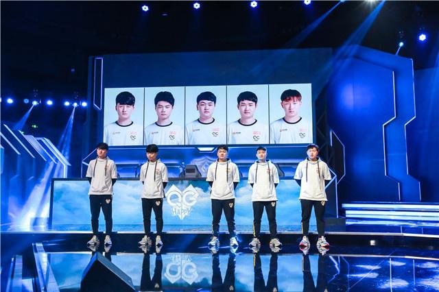 样的年轻球 样的年轻球