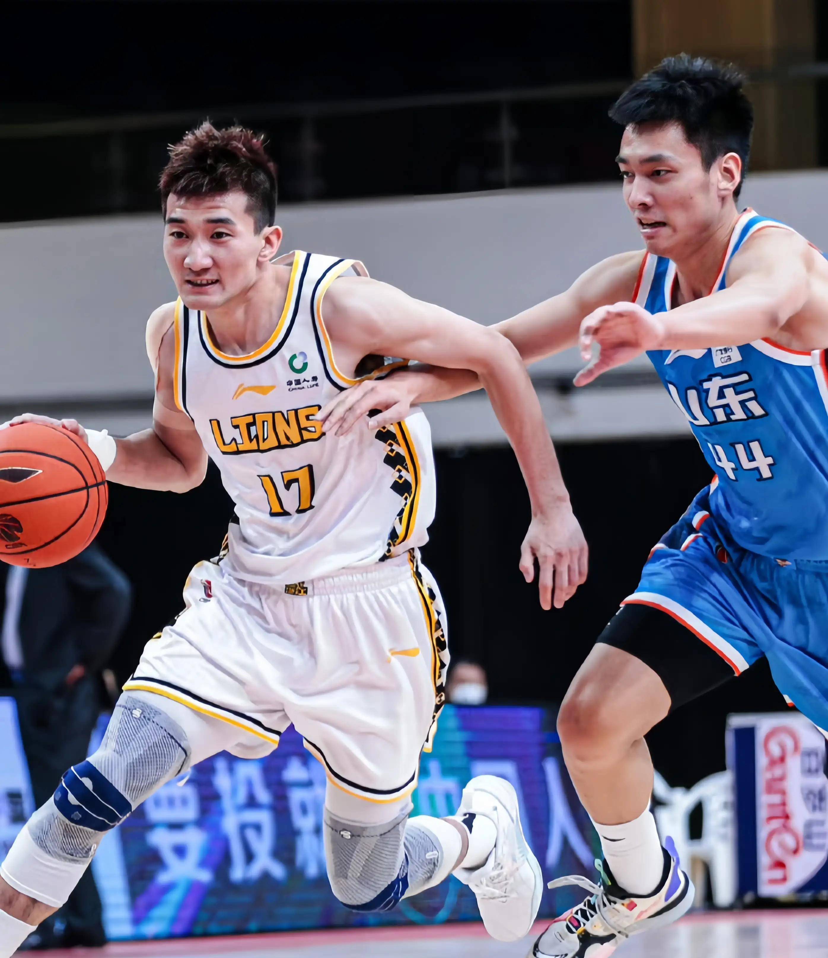 还包括严格 还包括严格